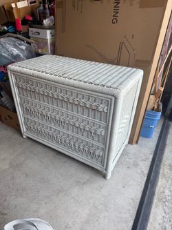 Dresser easy opening drawers good condition