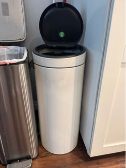 8 Gallon Trash Can
