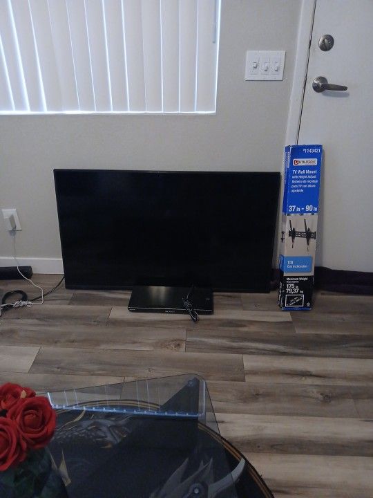 54 Inch TCL Smart TV/W TV Mount