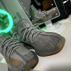 Shoes  - Yeezes 350