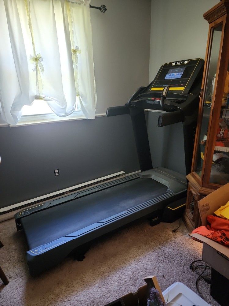 LIVESTRONG TREADMILL
