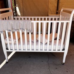 VINTAGE BABY CRIB