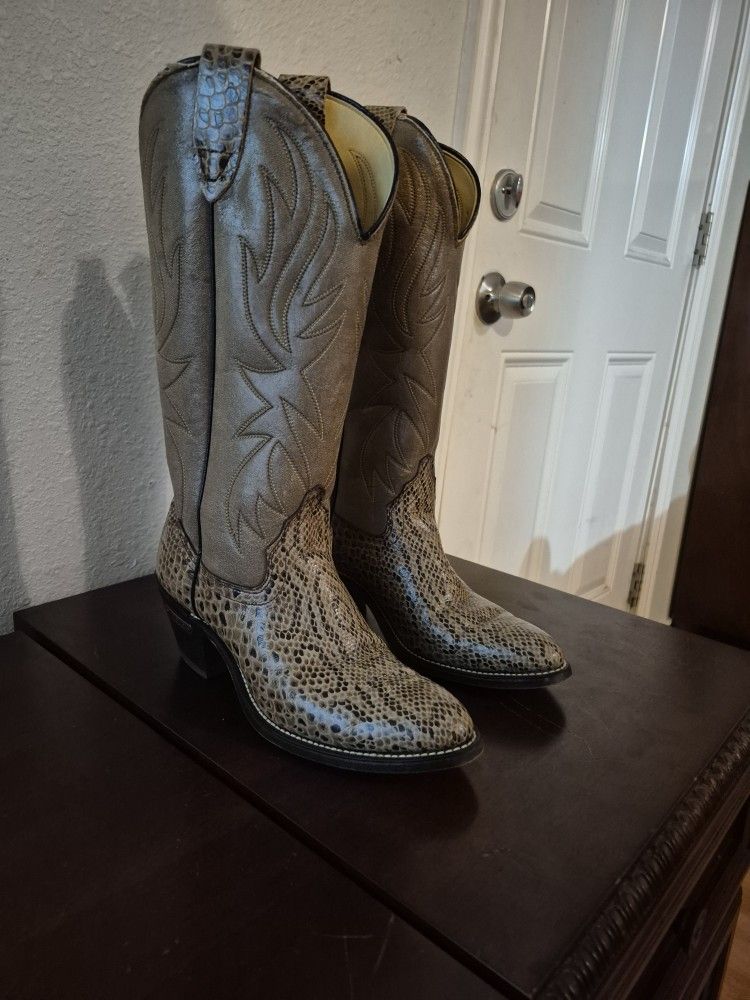 Laredo Boots Zise 8 B