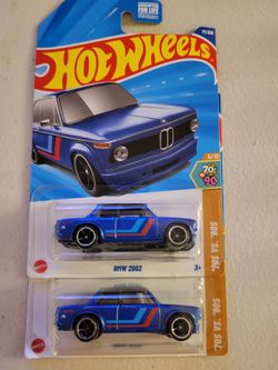 Hot Wheels BMW 2002 '70s vs '90s 2-Pack