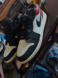 It's a good pair of Air Jordans 1 LOW, size 6½Y