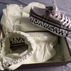 Burberry Shoes Never Use  Size 43  UK Size 9