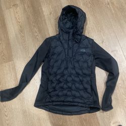 Women’s The North Face sweater/puffer