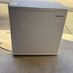 Mini Fridge 