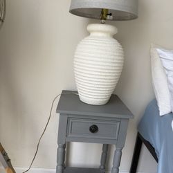 Nightstand,lamp, Desk,organizer,2 Large Pics 