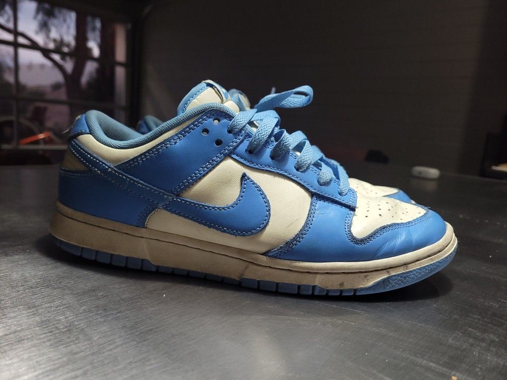 Size 9 Mens Nike SB Dunks. $30