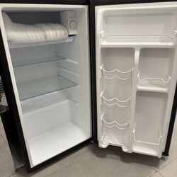 Mini Fridge – Gala + Microwave 