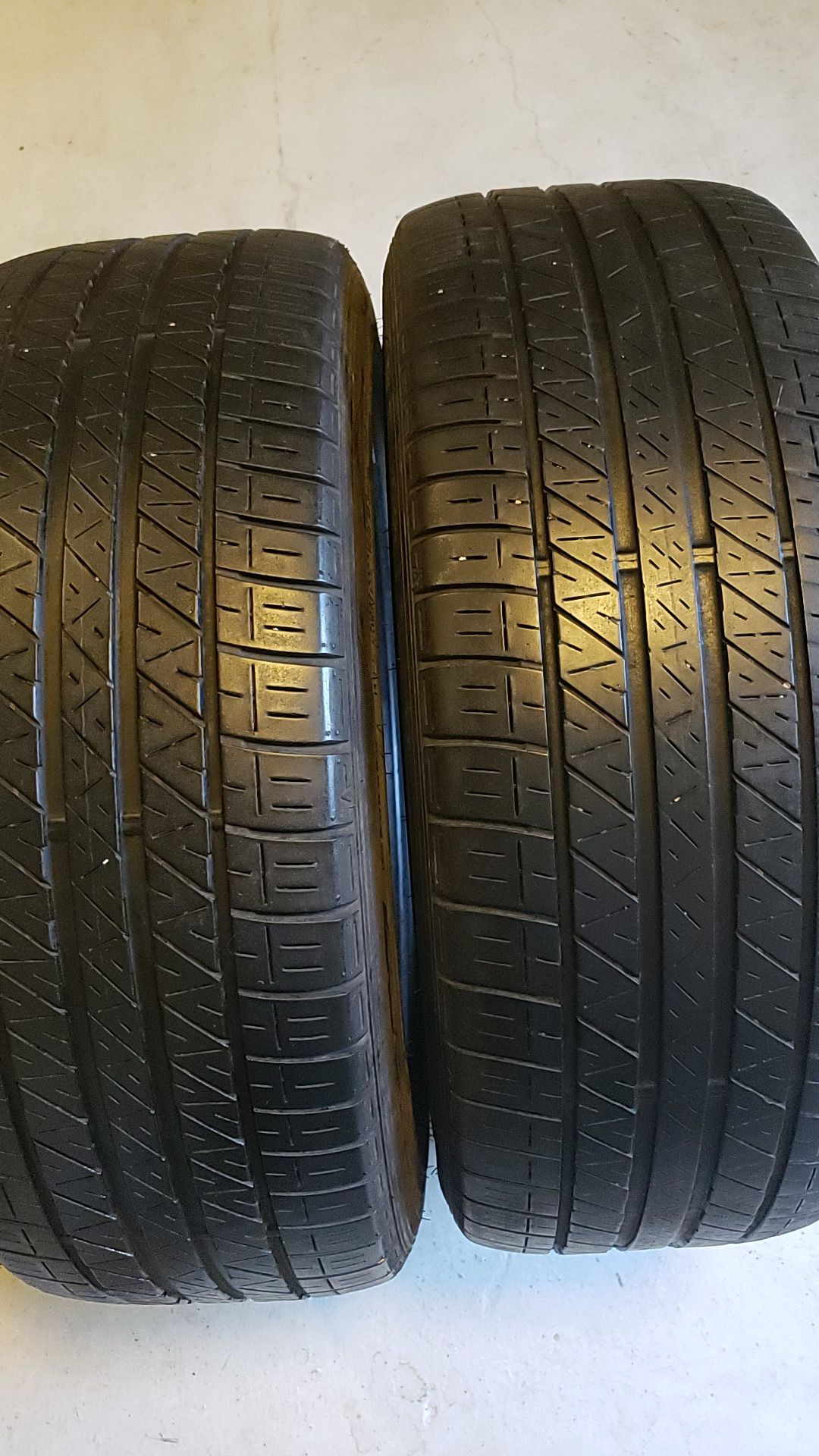 Dunlop in good condition 2 tires 225 45 19 good tread