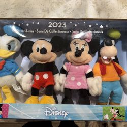 2023 Disney Collectors Set NEW IN BOX