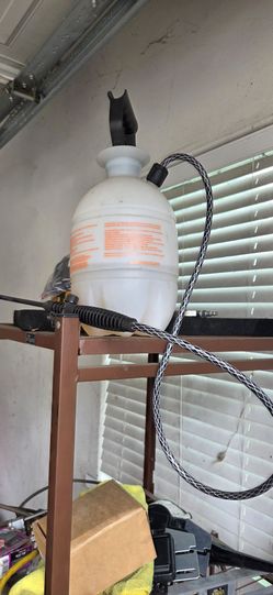 HDX 1 gallon sprayer with weed killer