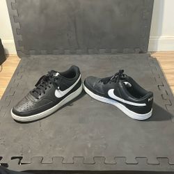 Nike Flat Bottoms Men Size 10’s