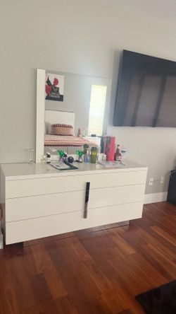 Bedroom set