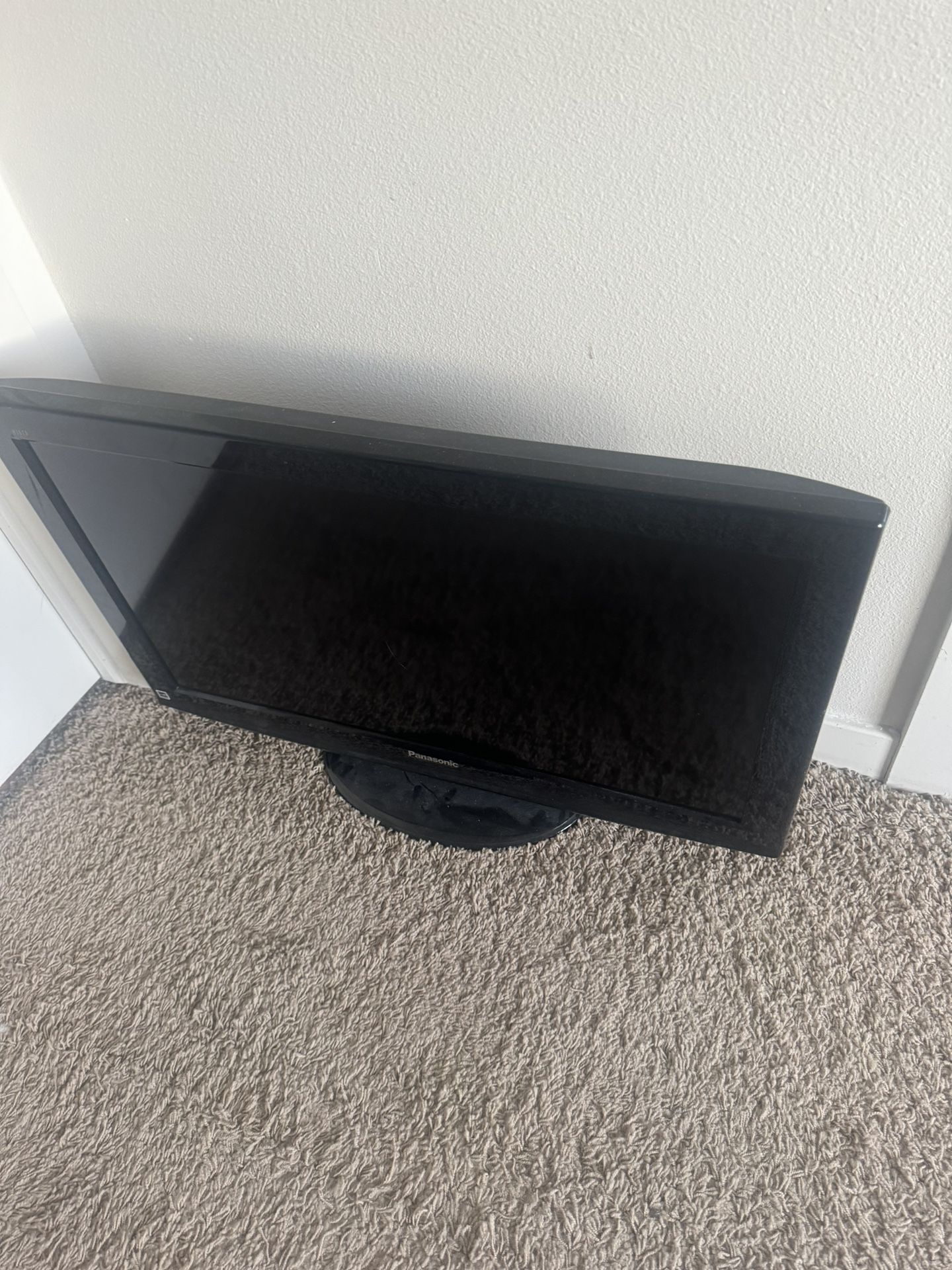 Panasonic 32 Inch NO REMOTE