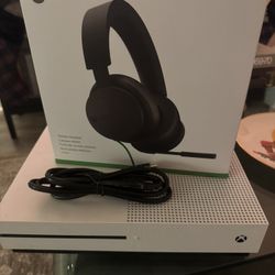 Xbox One S and Xbox Headset