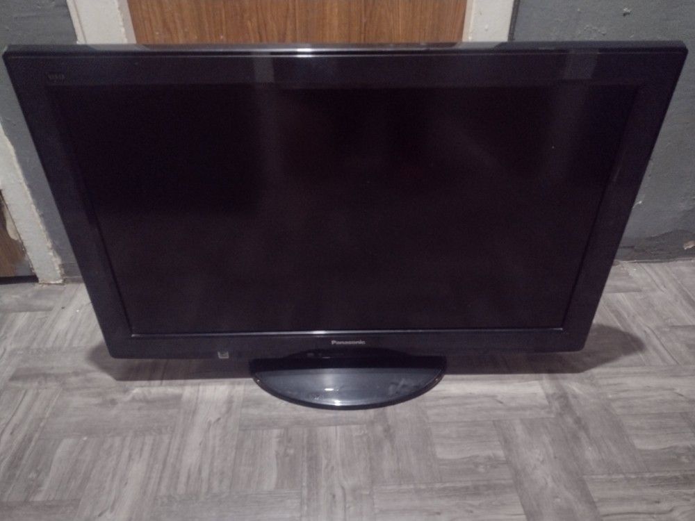 Panasonic 32 Inch TV (Not Smart) 