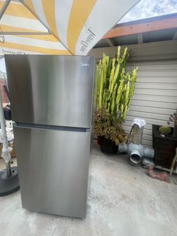 Media Refrigerator