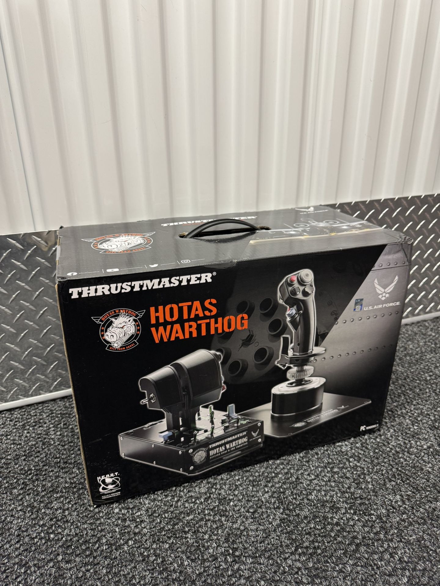 NEW Thrustmaster HOTAS Warthog Flight Stick and Throttle
