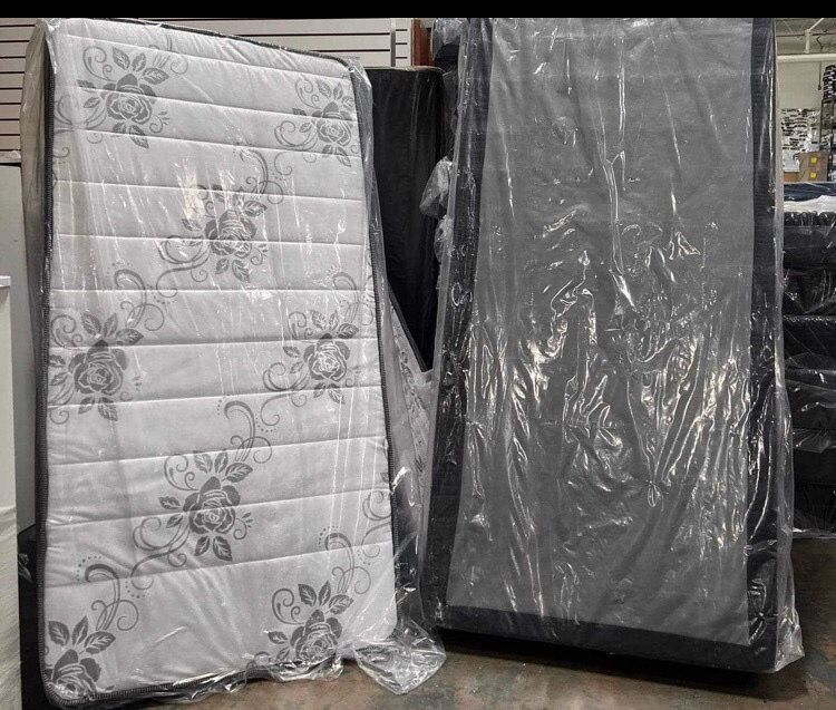 Deluxe brand twin XL mattress set