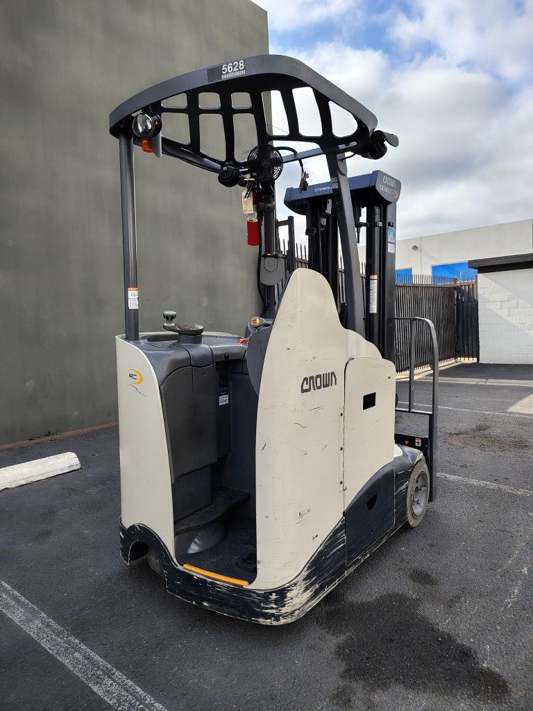 Crown Stand Up Forklift