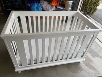 Delta crib and mattress