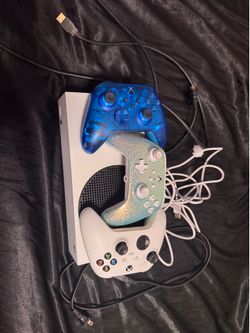 Xbox Series S Bundle – 2 Controllers + HDMI – Great Condition