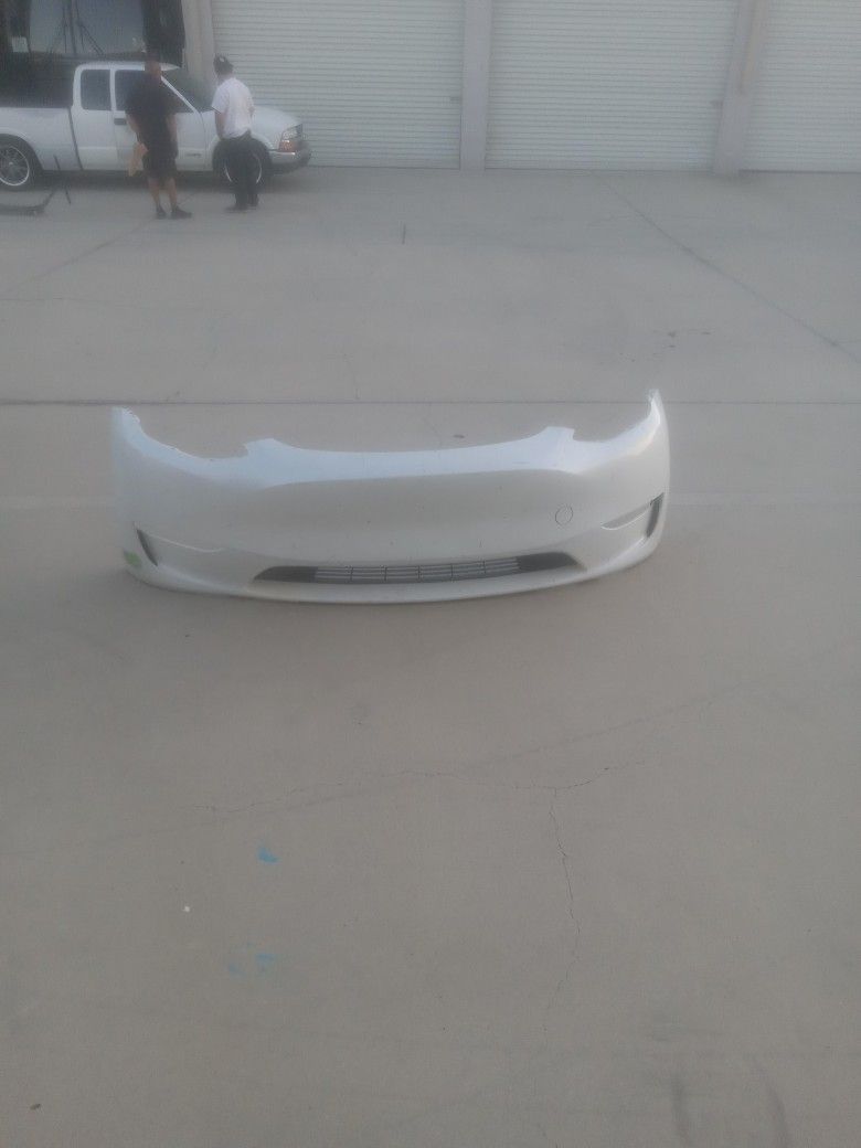 23 To 25 Front Bumper And Grille Tesla Y ( Oem) Little Damage