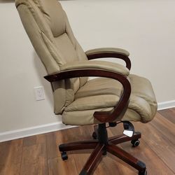 La-Z-Boy Genuine Leather executive  chair