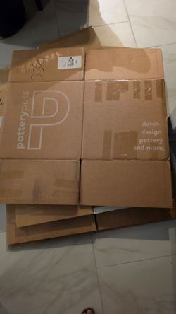 Medium size (aprox 18 inches × 18 inch × 18 inch) super strong packaging boxes