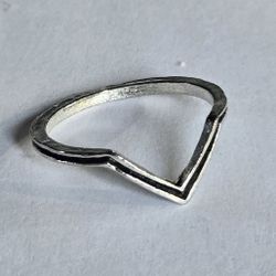CHEVRON QUALITY TITANIUM SILVER NEW SIZE 5 STATEMENT  RING 