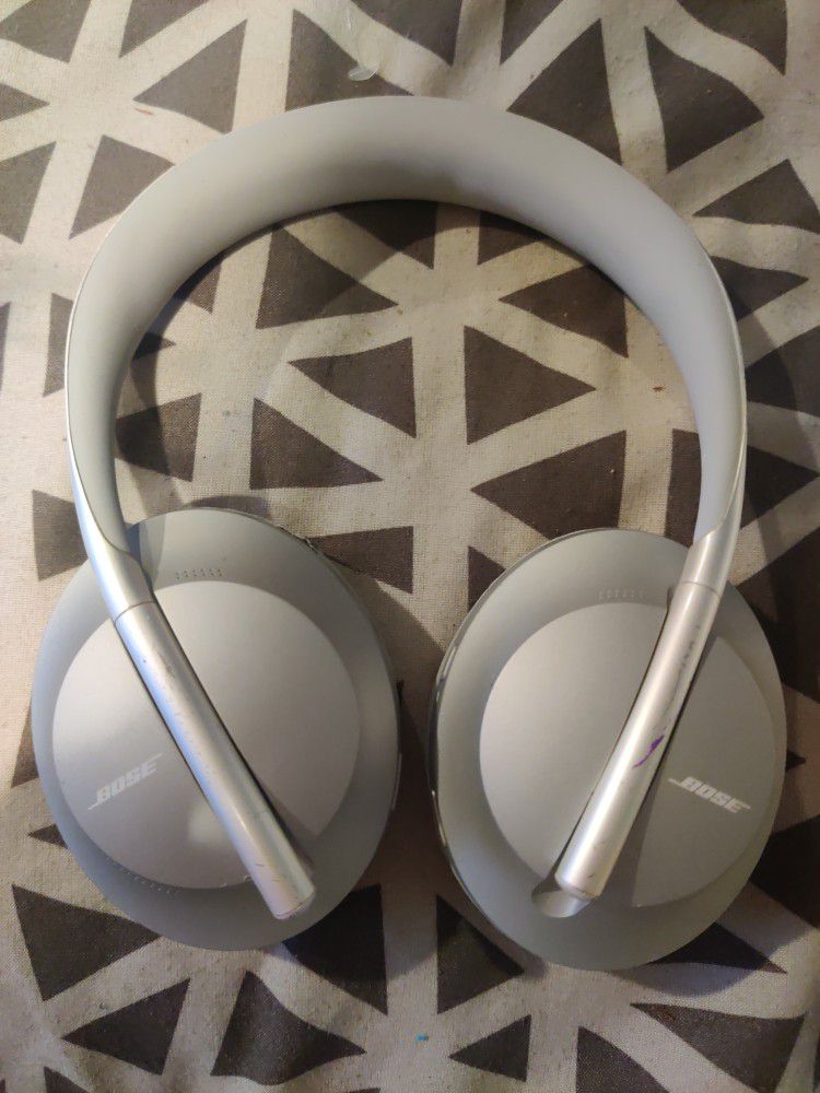 Bose 700 Wireless Over Ear Noise Canceling Headphones 