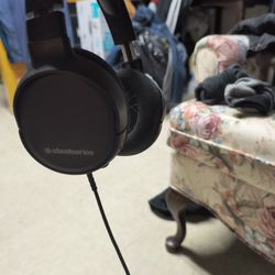 Steel Series  Gaming Headphones