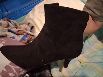 Nadia black swede boots size 6