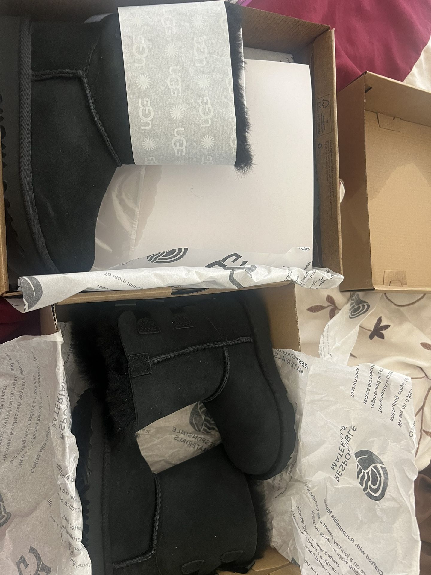 Black Bailey bow uggs 