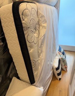 Queen size pillow top mattress medium firm
