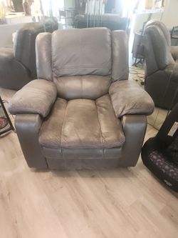 2 Electronic Lounger Chairs - Super Comfortable!!!