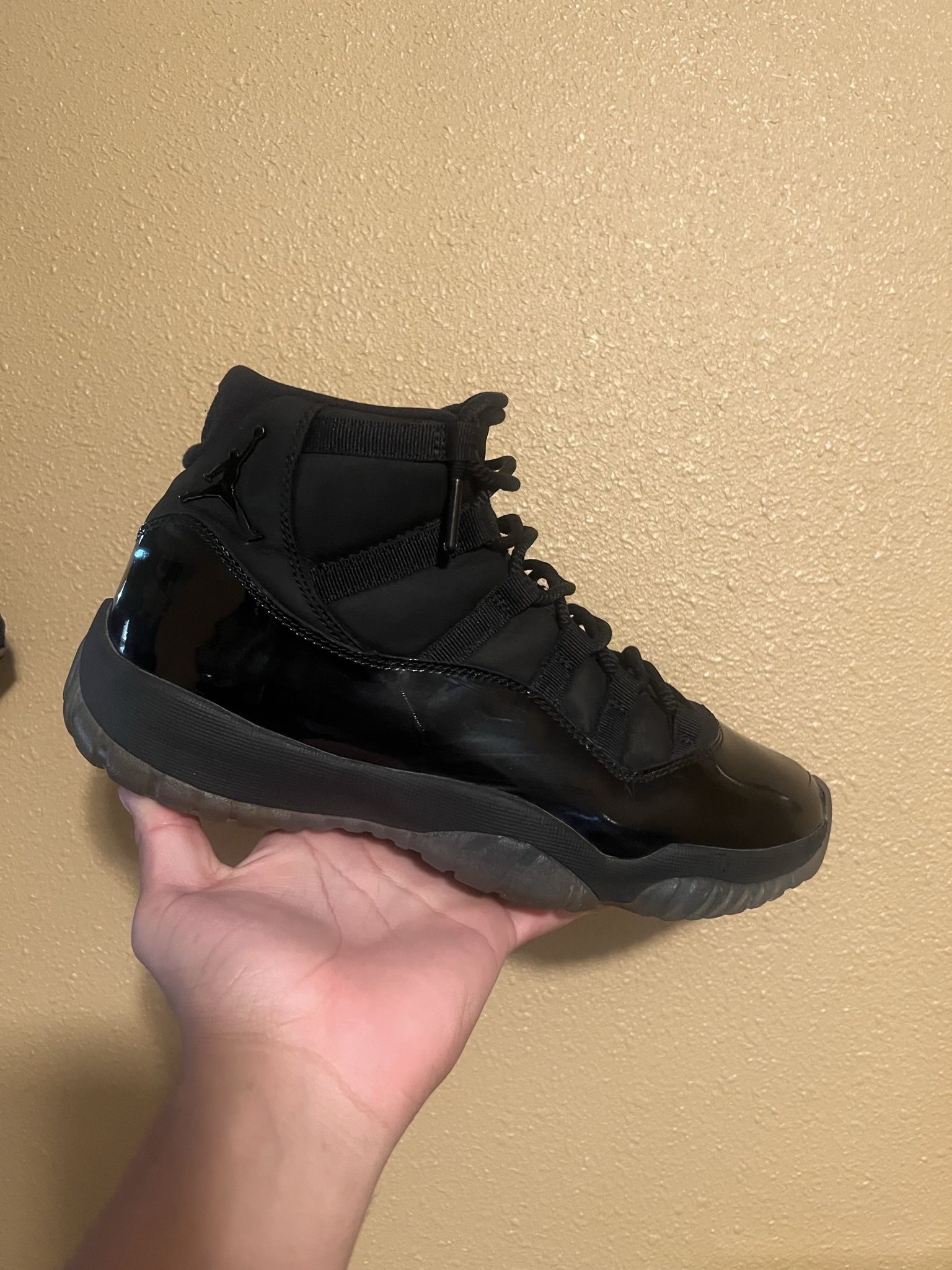 “Cap N Gown” Jordan 11 Size 9