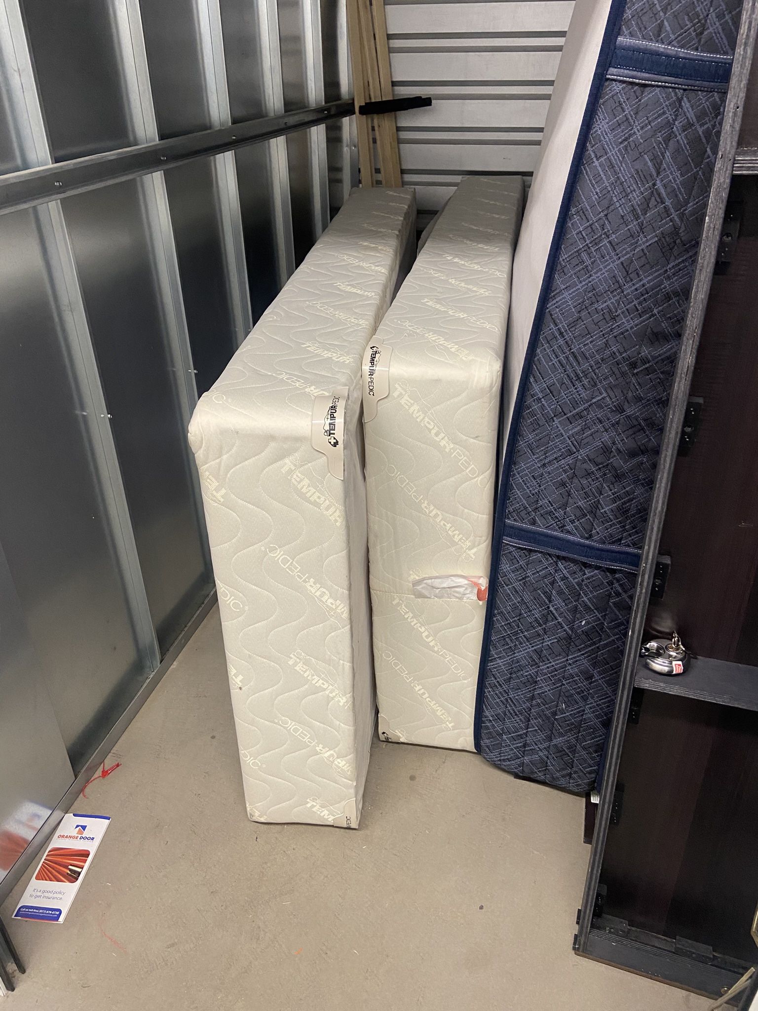 King Size Mattress And It Is Frame Set