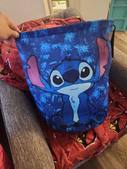 Stitch laundry basket