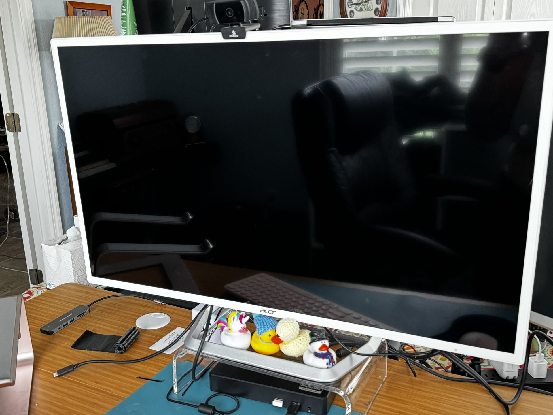 32” External Monitor With power cord