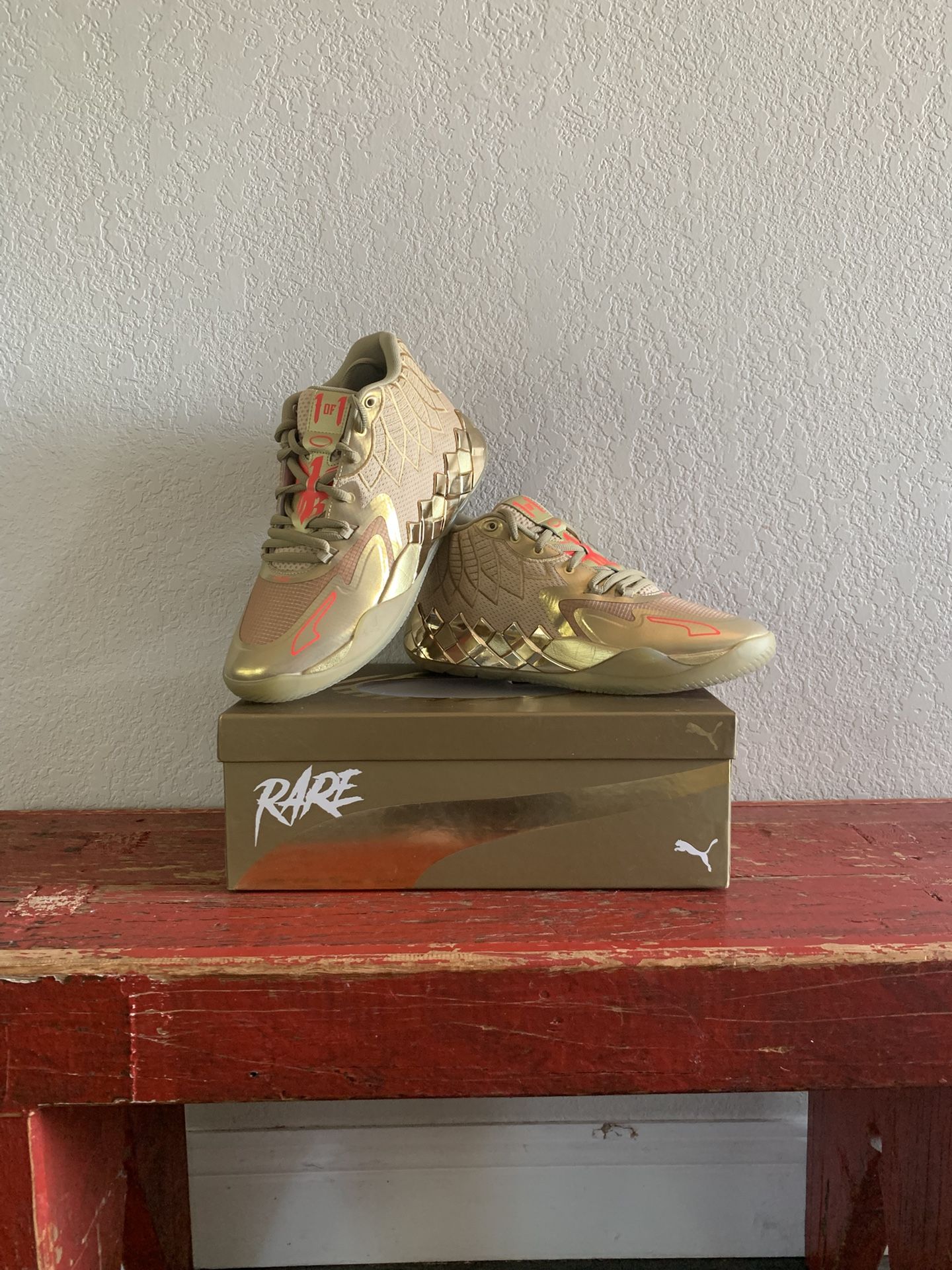 Gold Melos Size 10 Men’s
