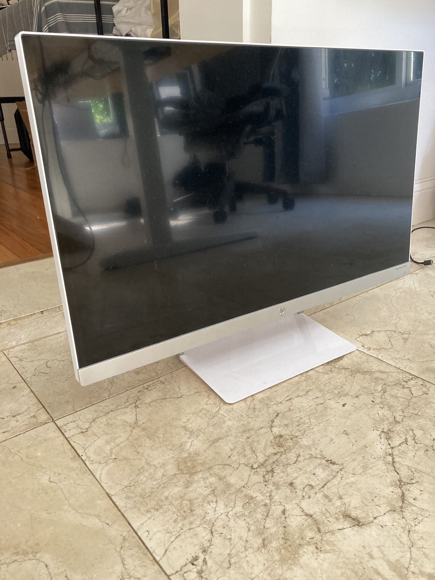 HP 27inch monitor - like new condition