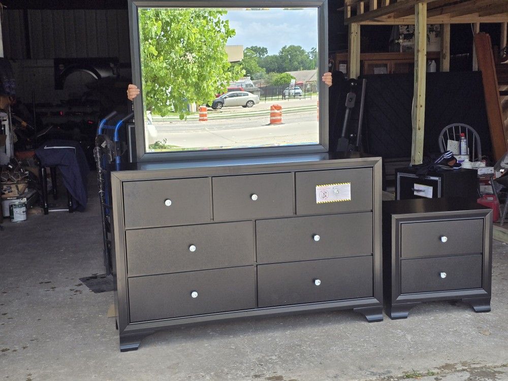 DRESSER WITH MIRROR AND NIGHTSTAND