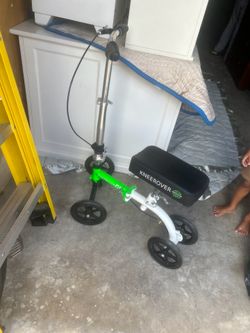KneeRover GO Portable Compact Knee Scooter (Green/White)