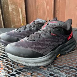 Hoka Speedgoat 5 GoreTex women's trail running shoes size 8B.