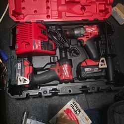 Milwaukee Drill Set  3697-22