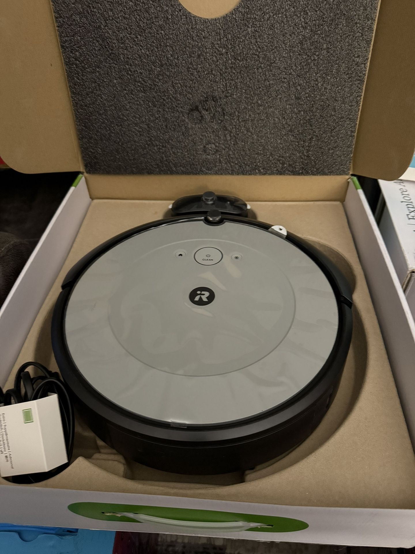 iRobot Roomba i1 Vacuum Cleaning Robot